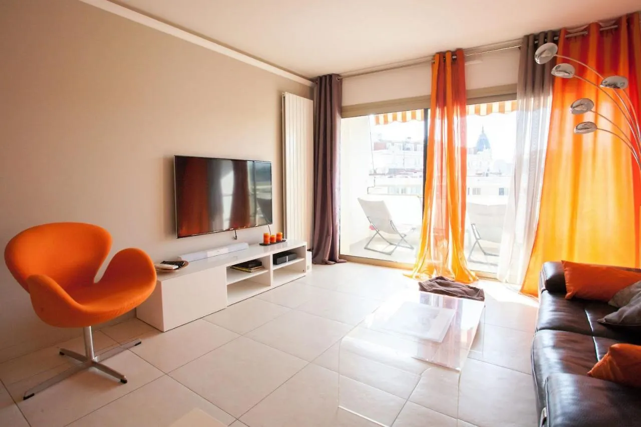 Modern Two Bedroom Apartment With Two Bathrooms, Just Behind The Carlton Cannes