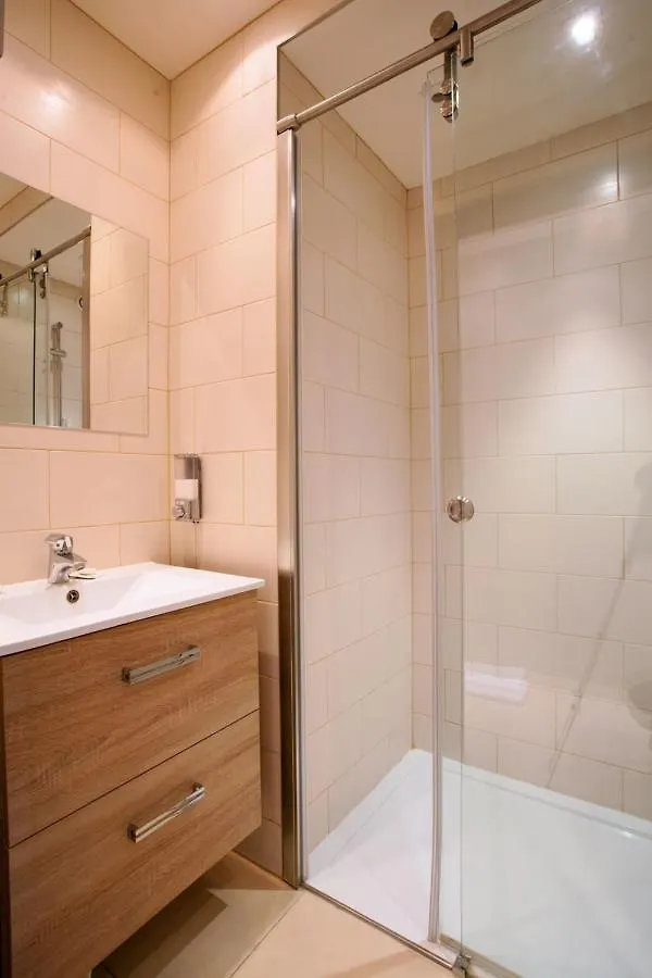 Modern Two Bedroom Apartment With Two Bathrooms, Just Behind The Carlton Cannes