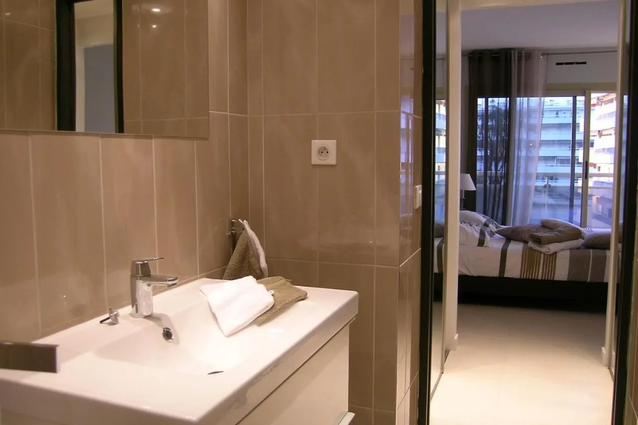 Modern Two Bedroom Apartment With Two Bathrooms, Just Behind The Carlton Cannes